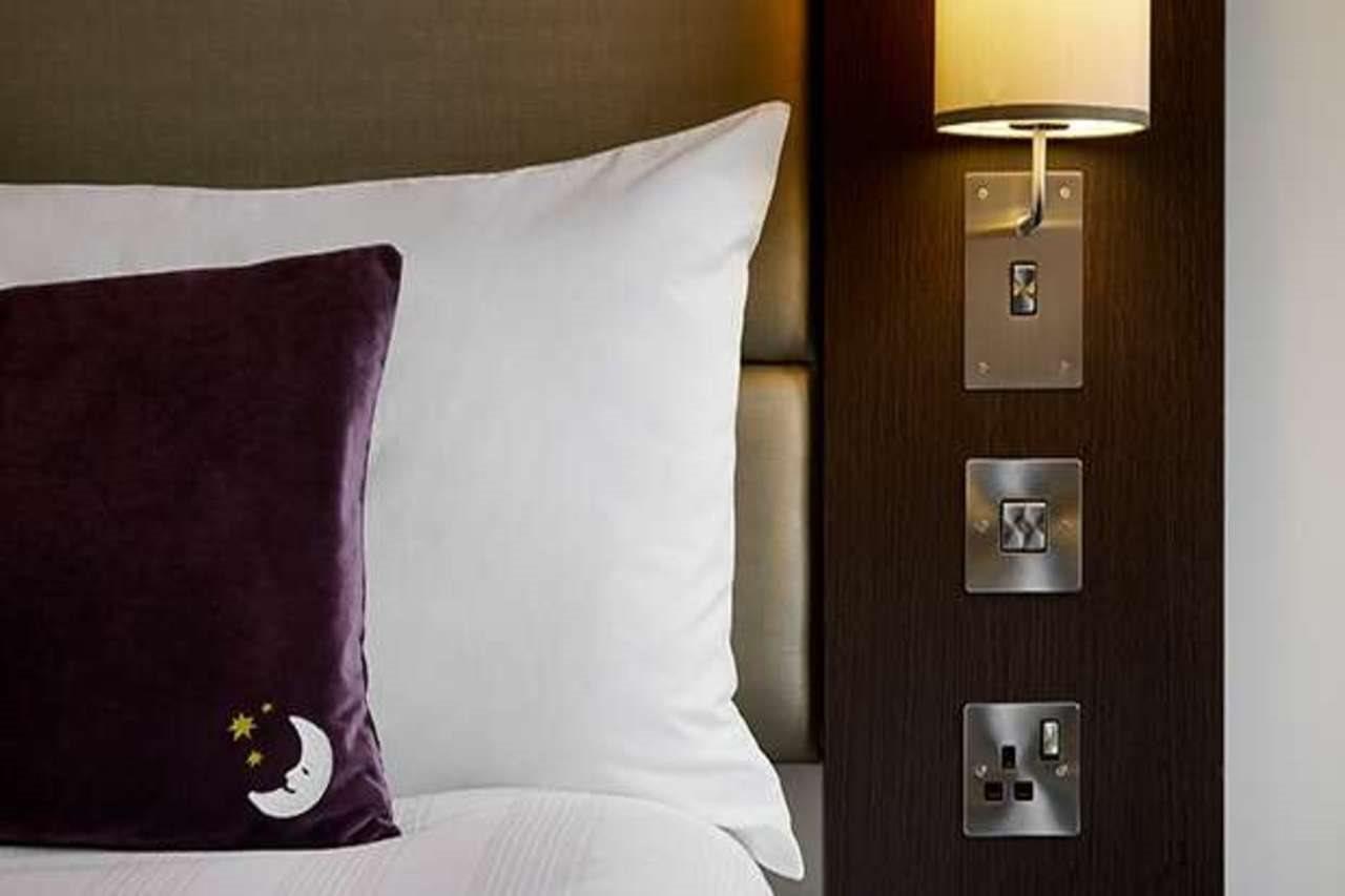 Premier Inn Wokingham Town Centre Exterior photo